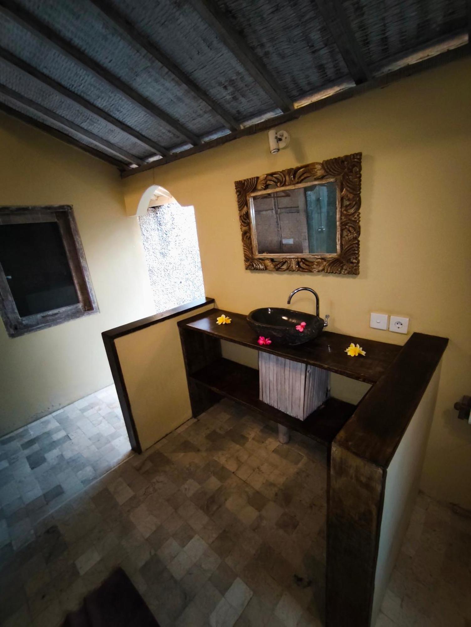 Villa Ibu Гили Траванган Экстерьер фото