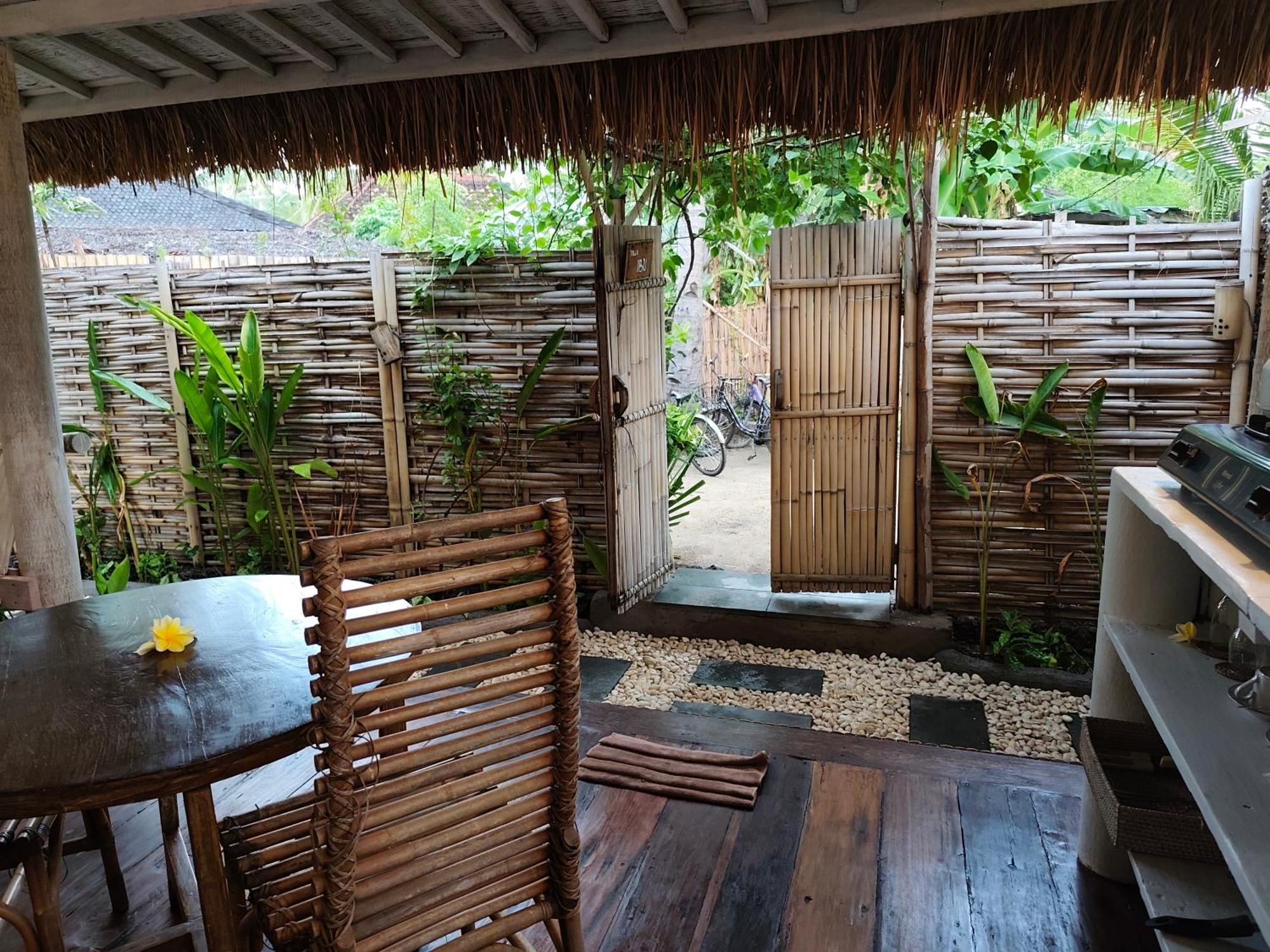 Villa Ibu Гили Траванган Экстерьер фото