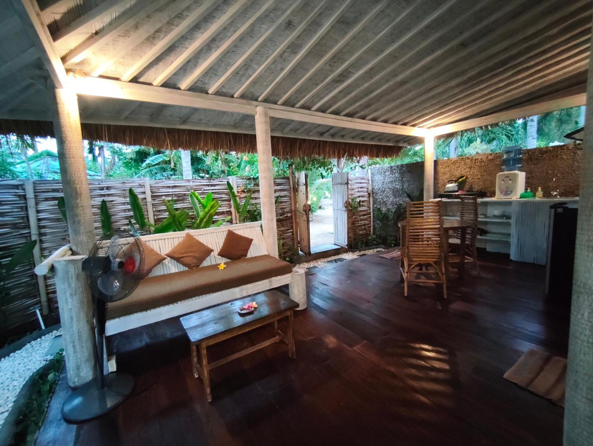 Villa Ibu Гили Траванган Экстерьер фото